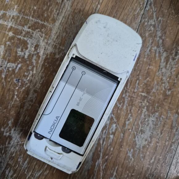 Nokia 3100 1.5" SMS Mobile Button Phone Vintage Y2K Clear Blue Shell - Picture 3 of 3